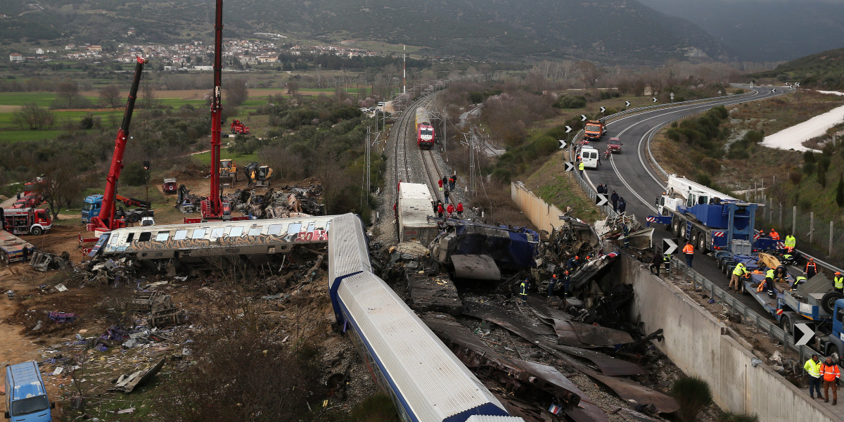 Крушение больших. Крушение поезда в Греции 2023. Железнодорожные катастрофы.